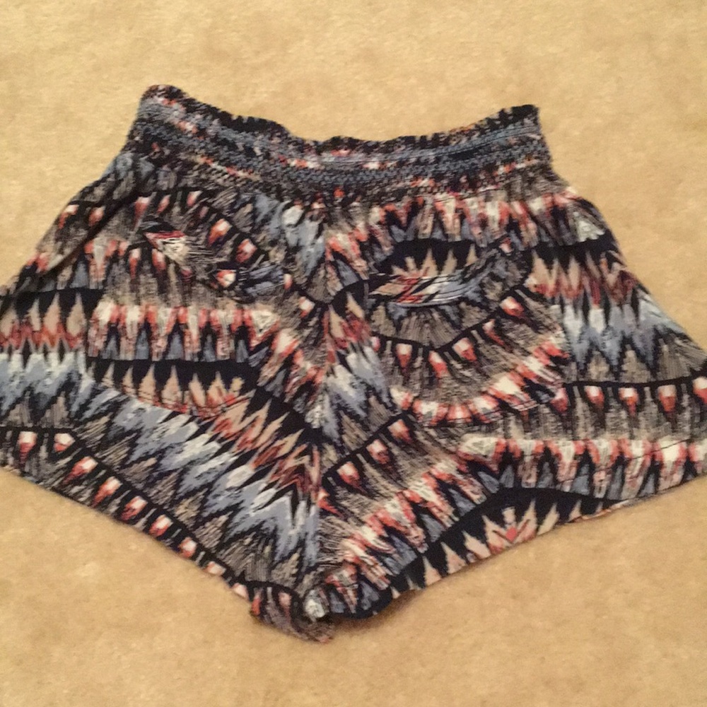 ❤️Patterned Shorts💙 - Picture 2 of 3